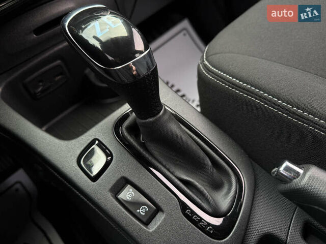 Синий Рено Зое, объемом двигателя 0 л и пробегом 104 тыс. км за 9750 $, фото 47 на Automoto.ua