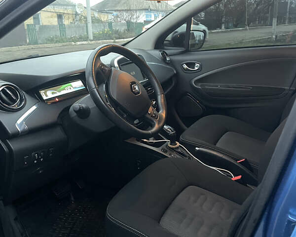 Синий Рено Зое, объемом двигателя 0 л и пробегом 101 тыс. км за 9300 $, фото 24 на Automoto.ua