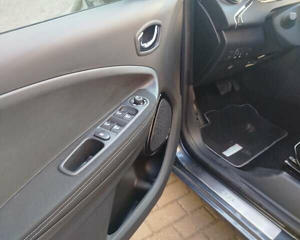 Синий Рено Зое, объемом двигателя 0 л и пробегом 62 тыс. км за 8900 $, фото 16 на Automoto.ua