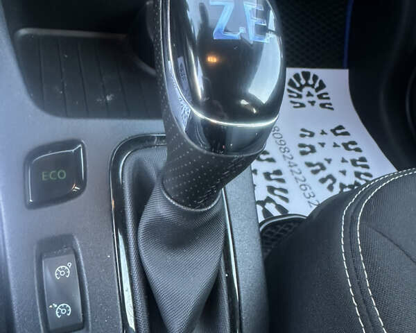 Синій Рено Зое, об'ємом двигуна 0 л та пробігом 150 тис. км за 8970 $, фото 28 на Automoto.ua