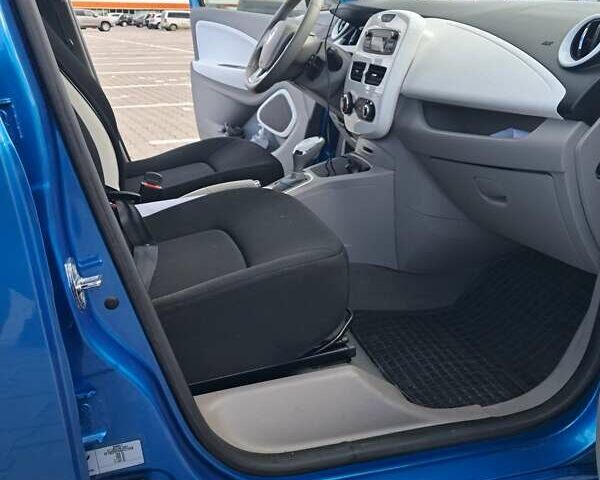 Синий Рено Зое, объемом двигателя 0 л и пробегом 47 тыс. км за 9600 $, фото 14 на Automoto.ua