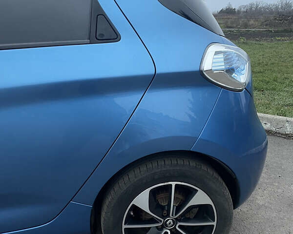 Синий Рено Зое, объемом двигателя 0 л и пробегом 101 тыс. км за 9300 $, фото 11 на Automoto.ua