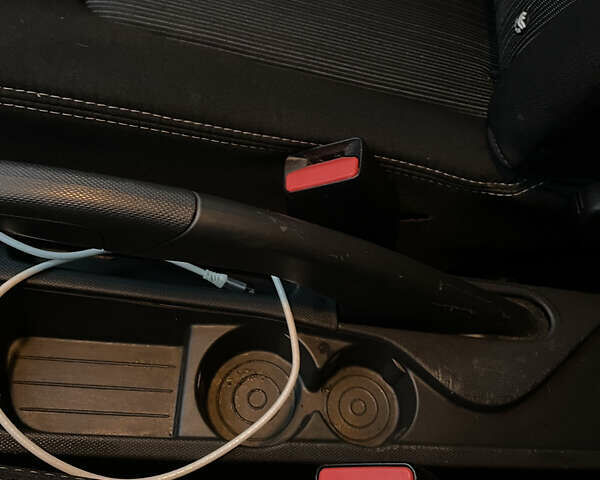 Синий Рено Зое, объемом двигателя 0 л и пробегом 101 тыс. км за 9300 $, фото 27 на Automoto.ua