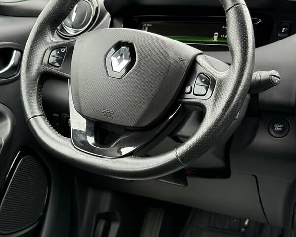 Синий Рено Зое, объемом двигателя 0 л и пробегом 99 тыс. км за 9500 $, фото 23 на Automoto.ua