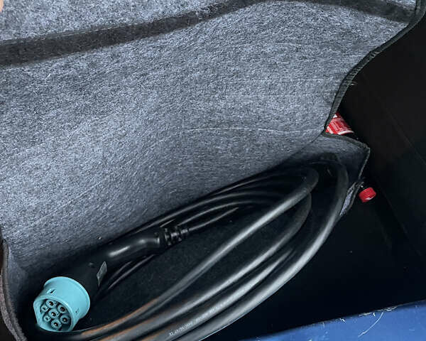 Синий Рено Зое, объемом двигателя 0 л и пробегом 101 тыс. км за 9300 $, фото 31 на Automoto.ua