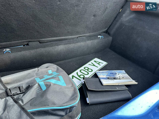 Синий Рено Зое, объемом двигателя 0 л и пробегом 104 тыс. км за 8600 $, фото 39 на Automoto.ua