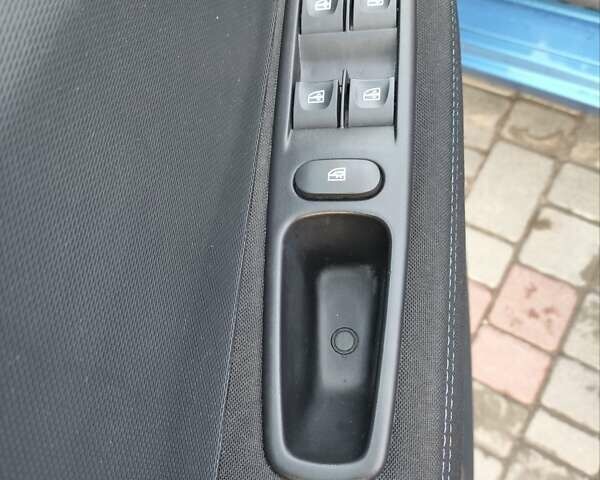 Синий Рено Зое, объемом двигателя 0 л и пробегом 95 тыс. км за 9200 $, фото 13 на Automoto.ua