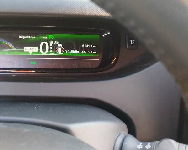 Синий Рено Зое, объемом двигателя 0 л и пробегом 62 тыс. км за 8900 $, фото 12 на Automoto.ua