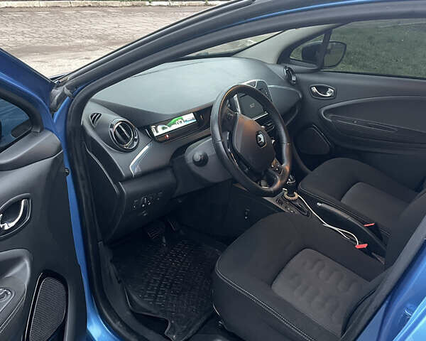 Синий Рено Зое, объемом двигателя 0 л и пробегом 101 тыс. км за 9300 $, фото 22 на Automoto.ua