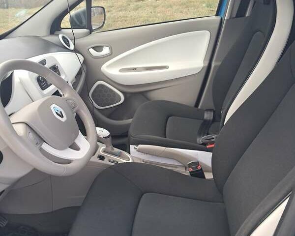 Синий Рено Зое, объемом двигателя 0 л и пробегом 47 тыс. км за 9600 $, фото 16 на Automoto.ua