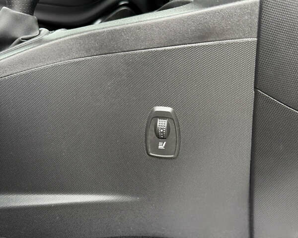 Синий Рено Зое, объемом двигателя 0 л и пробегом 99 тыс. км за 9750 $, фото 24 на Automoto.ua