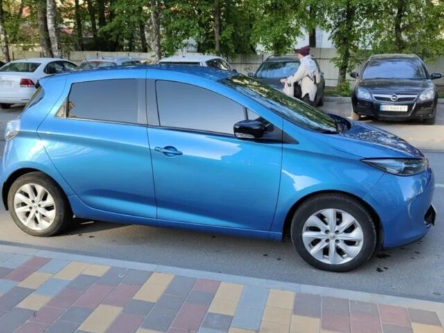 Синий Рено Зое, объемом двигателя 0 л и пробегом 129 тыс. км за 8950 $, фото 2 на Automoto.ua