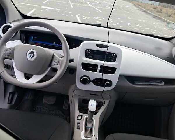 Синий Рено Зое, объемом двигателя 0 л и пробегом 47 тыс. км за 9600 $, фото 18 на Automoto.ua