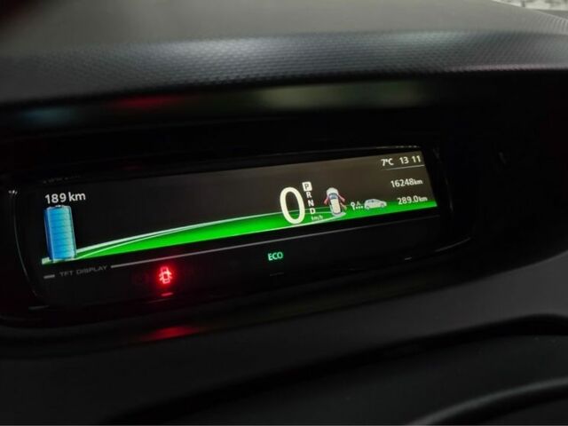 Синий Рено Зое, объемом двигателя 0 л и пробегом 162 тыс. км за 9600 $, фото 6 на Automoto.ua