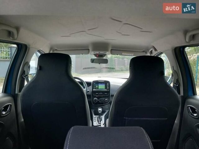Синий Рено Зое, объемом двигателя 0 л и пробегом 86 тыс. км за 9800 $, фото 21 на Automoto.ua