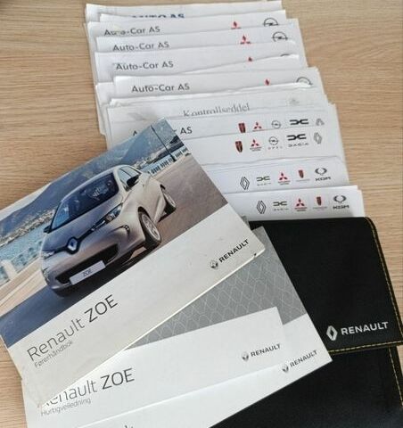 Синий Рено Зое, объемом двигателя 0 л и пробегом 162 тыс. км за 9600 $, фото 8 на Automoto.ua