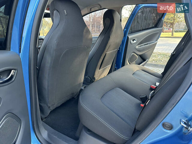 Синий Рено Зое, объемом двигателя 0 л и пробегом 104 тыс. км за 8600 $, фото 31 на Automoto.ua