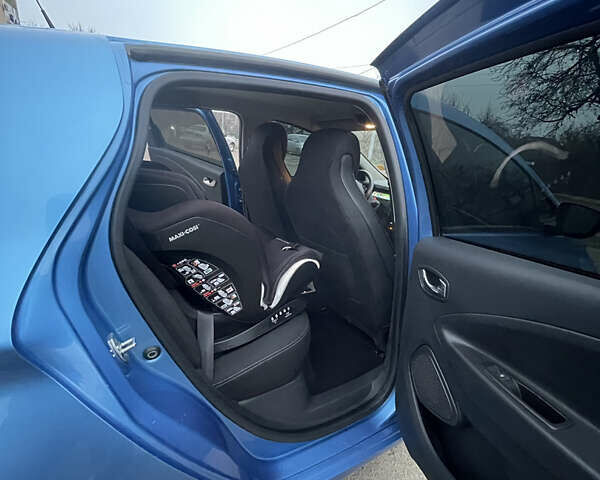 Синий Рено Зое, объемом двигателя 0 л и пробегом 101 тыс. км за 9300 $, фото 21 на Automoto.ua