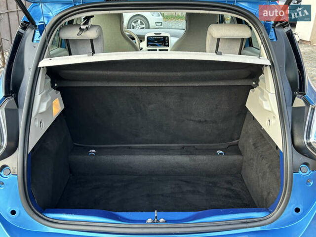 Синий Рено Зое, объемом двигателя 0 л и пробегом 166 тыс. км за 8999 $, фото 18 на Automoto.ua