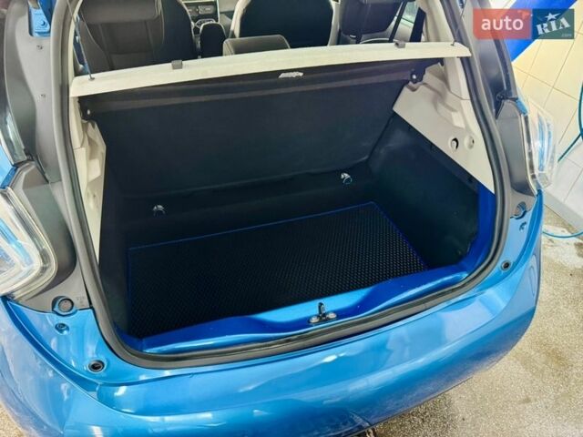 Синий Рено Зое, объемом двигателя 0 л и пробегом 139 тыс. км за 10950 $, фото 79 на Automoto.ua