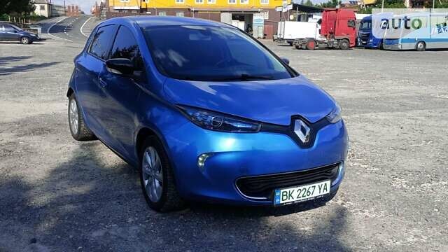Синий Рено Зое, объемом двигателя 0 л и пробегом 118 тыс. км за 10000 $, фото 1 на Automoto.ua