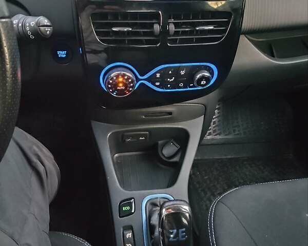 Синий Рено Зое, объемом двигателя 0 л и пробегом 95 тыс. км за 9200 $, фото 9 на Automoto.ua