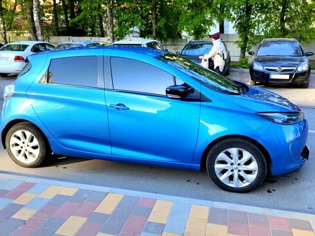 Синий Рено Зое, объемом двигателя 0 л и пробегом 129 тыс. км за 8999 $, фото 2 на Automoto.ua