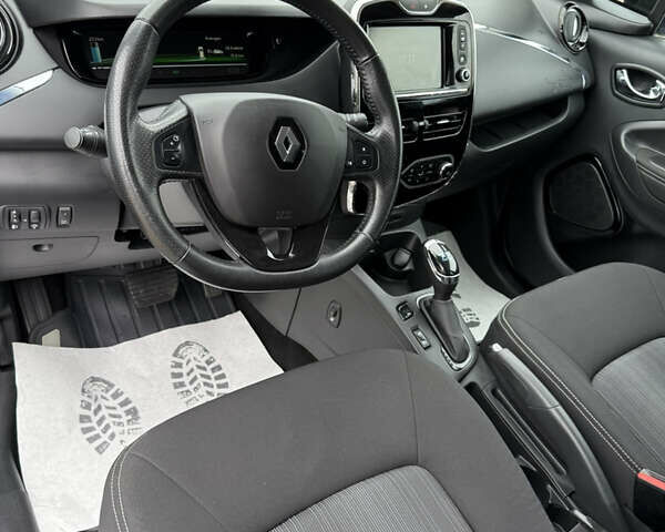 Синий Рено Зое, объемом двигателя 0 л и пробегом 99 тыс. км за 9500 $, фото 26 на Automoto.ua