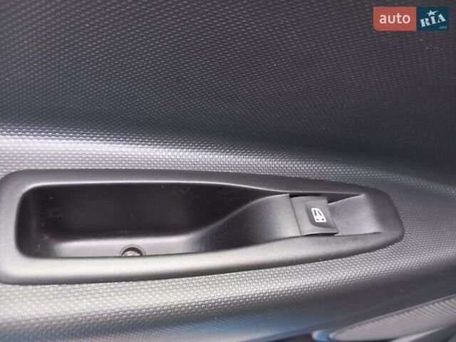 Синий Рено Зое, объемом двигателя 0 л и пробегом 86 тыс. км за 9800 $, фото 17 на Automoto.ua
