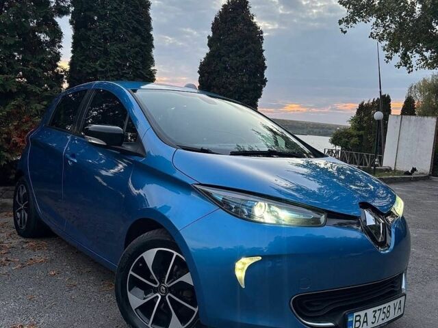 Синий Рено Зое, объемом двигателя 0 л и пробегом 135 тыс. км за 11000 $, фото 3 на Automoto.ua