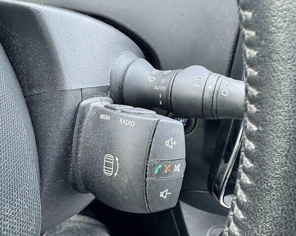 Синий Рено Зое, объемом двигателя 0 л и пробегом 120 тыс. км за 8900 $, фото 20 на Automoto.ua