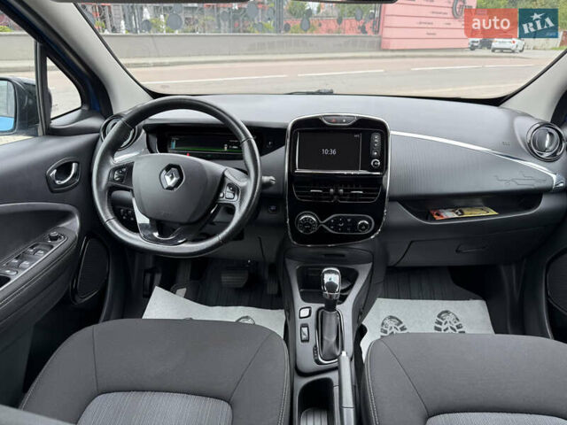 Синий Рено Зое, объемом двигателя 0 л и пробегом 99 тыс. км за 9500 $, фото 21 на Automoto.ua