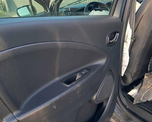 Синий Рено Зое, объемом двигателя 0 л и пробегом 95 тыс. км за 4100 $, фото 17 на Automoto.ua