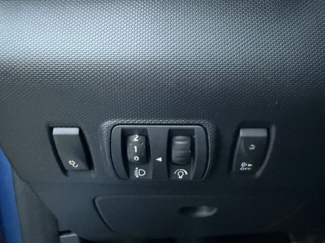 Синий Рено Зое, объемом двигателя 0 л и пробегом 205 тыс. км за 8450 $, фото 20 на Automoto.ua