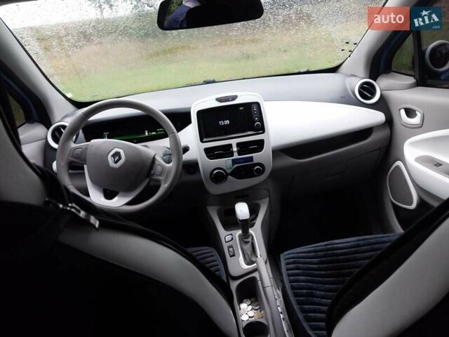 Синий Рено Зое, объемом двигателя 0 л и пробегом 46 тыс. км за 10300 $, фото 17 на Automoto.ua
