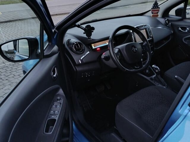 Синий Рено Зое, объемом двигателя 0 л и пробегом 83 тыс. км за 10000 $, фото 1 на Automoto.ua