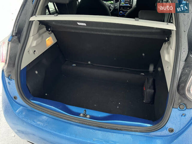 Синий Рено Зое, объемом двигателя 0 л и пробегом 102 тыс. км за 10500 $, фото 13 на Automoto.ua