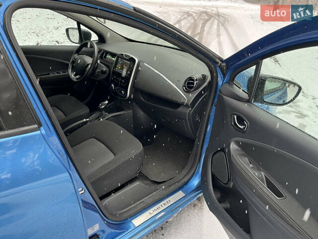 Синий Рено Зое, объемом двигателя 0 л и пробегом 102 тыс. км за 10500 $, фото 11 на Automoto.ua