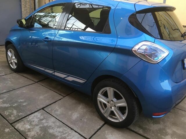 Синий Рено Зое, объемом двигателя 0 л и пробегом 83 тыс. км за 10000 $, фото 4 на Automoto.ua