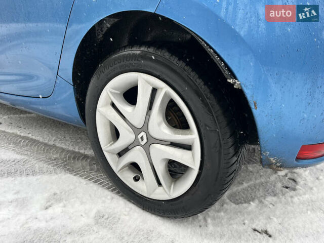 Синий Рено Зое, объемом двигателя 0 л и пробегом 102 тыс. км за 10500 $, фото 8 на Automoto.ua