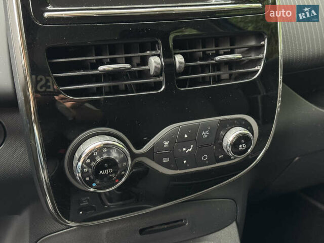 Синій Рено Зое, об'ємом двигуна 0 л та пробігом 56 тис. км за 9950 $, фото 18 на Automoto.ua