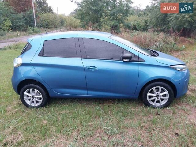 Синий Рено Зое, объемом двигателя 0 л и пробегом 46 тыс. км за 10300 $, фото 3 на Automoto.ua
