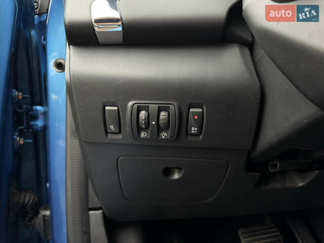 Синій Рено Зое, об'ємом двигуна 0 л та пробігом 56 тис. км за 9950 $, фото 16 на Automoto.ua