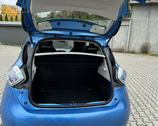 Синий Рено Зое, объемом двигателя 0 л и пробегом 84 тыс. км за 11000 $, фото 13 на Automoto.ua