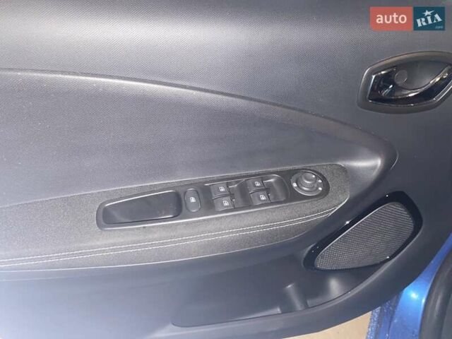 Синий Рено Зое, объемом двигателя 0 л и пробегом 61 тыс. км за 9799 $, фото 25 на Automoto.ua