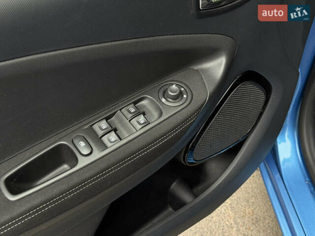 Синій Рено Зое, об'ємом двигуна 0 л та пробігом 56 тис. км за 9950 $, фото 22 на Automoto.ua