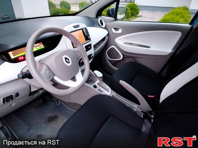 Синий Рено Зое, объемом двигателя 0 л и пробегом 76 тыс. км за 9300 $, фото 5 на Automoto.ua