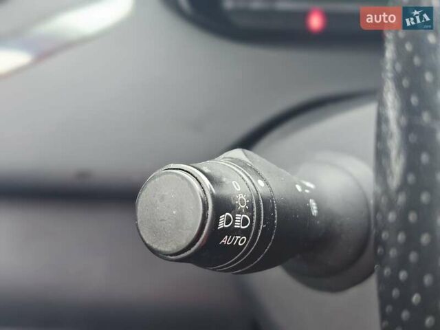 Синий Рено Зое, объемом двигателя 0 л и пробегом 206 тыс. км за 9400 $, фото 24 на Automoto.ua