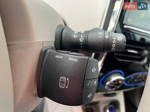 Синий Рено Зое, объемом двигателя 0 л и пробегом 55 тыс. км за 11490 $, фото 23 на Automoto.ua