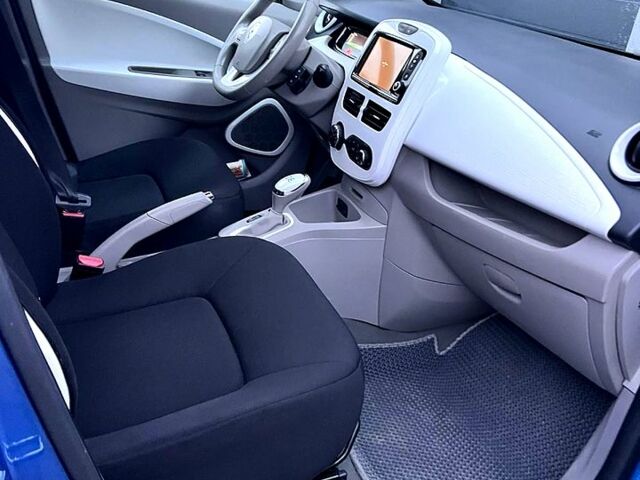 Синий Рено Зое, объемом двигателя 0 л и пробегом 76 тыс. км за 9300 $, фото 2 на Automoto.ua